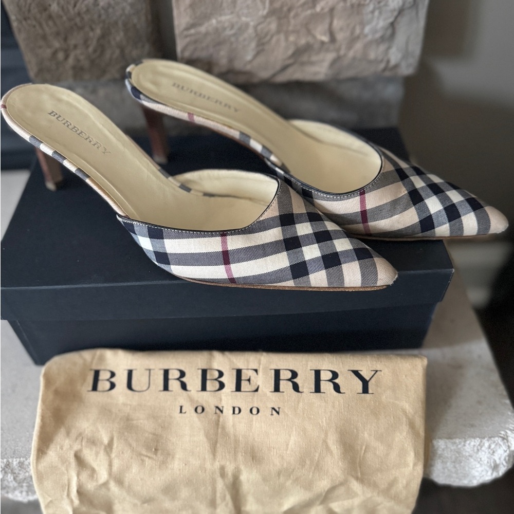 Burberry heels
OG box and dust bag - Picture 7 of 10